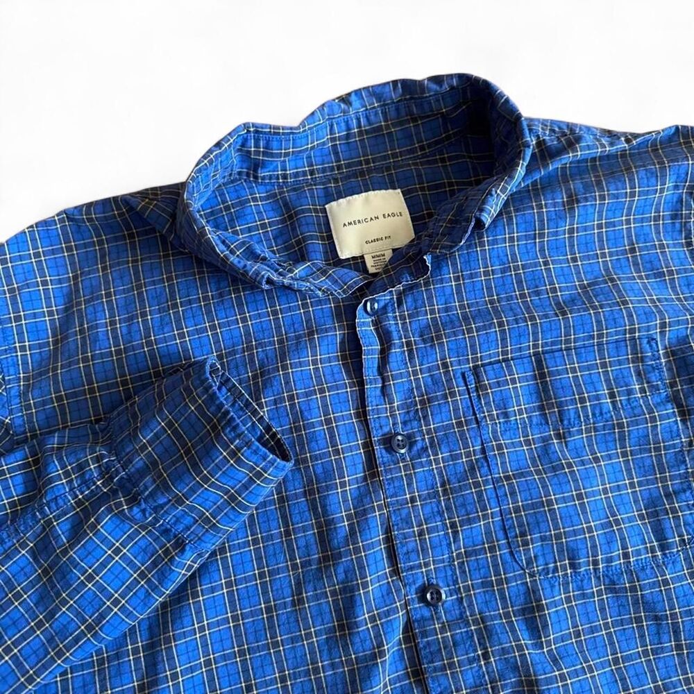 American Eagle Outfitters classic fit blue plaid button-up shirt, Men's size M